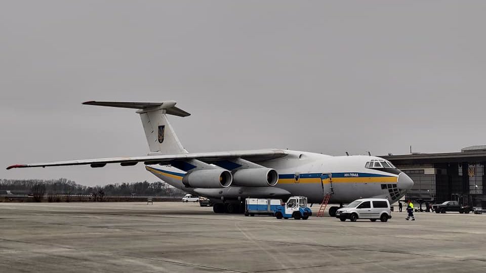 Самолет, который отправлял украинских спасателей в Иран, вернулся в Мелитополь