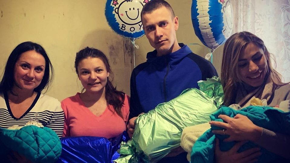 В Запорожье наконец-то выписали двойняшек и их пятнадцатилетнюю маму, — ФОТО