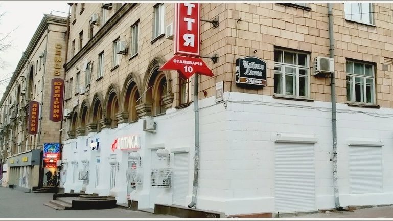 Стало известно, что будут делать с изуродованным фасадом исторического здания в центре Запорожья