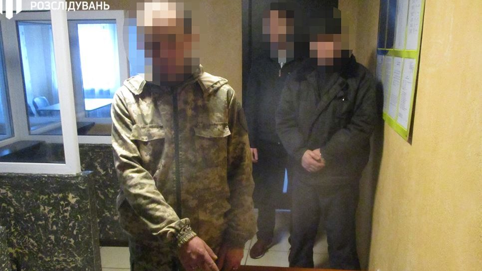 Работник Запорожского СИЗО получил подозрение о сбыте наркотиков осужденным