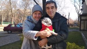 Собака, которую запорожец выбросил под поезд, получила новую семью, — ФОТО