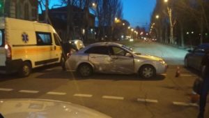 В центре Запорожья столкнулись Audi и Chevrolet: пострадала женщина, — ФОТО