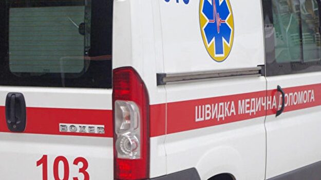 В Запорожской области водитель легковушки врезался в забор: на месте работали медики