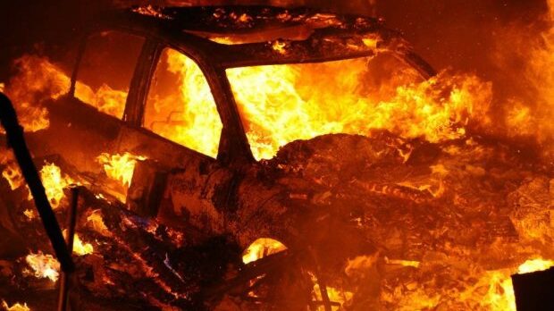У Запоріжжі за одну ніч згоріло дві автівки