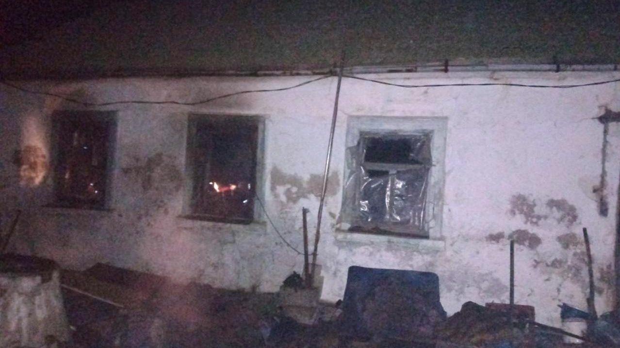 В Запорожской области во время пожара сосед спас двух пострадавших людей