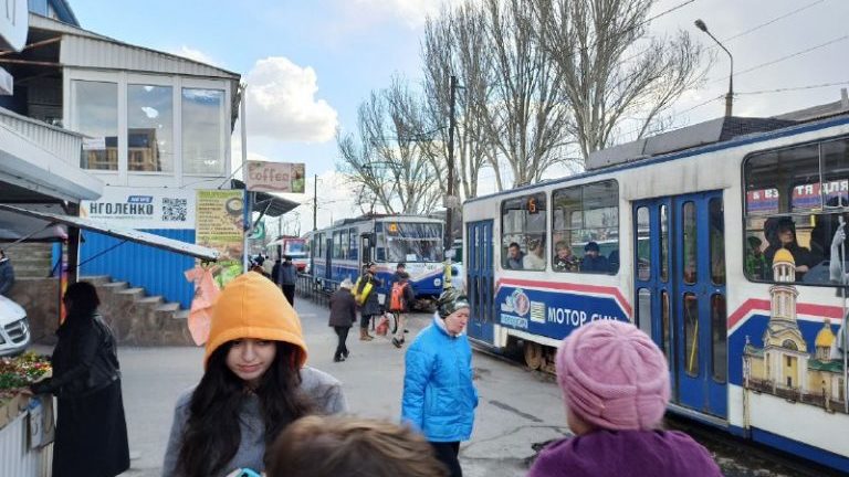 В Запорожье водитель заблокировал работу трамваям, - ФОТО