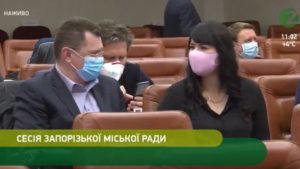 У масках і без глядачів: у Запоріжжі стартувала сесія міської ради, – ФОТО