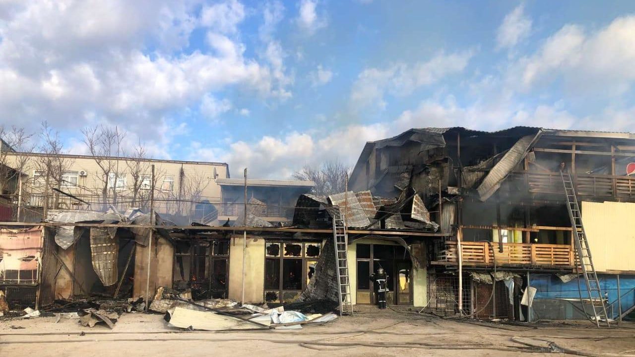 В Кирилловке неизвестные подожгли здание: полиция открыла уголовное производство