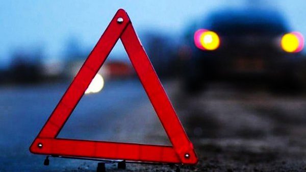 На запорожской трассе водитель грузовика насмерть сбил девушку и сбежал с места ДТП, – ФОТО