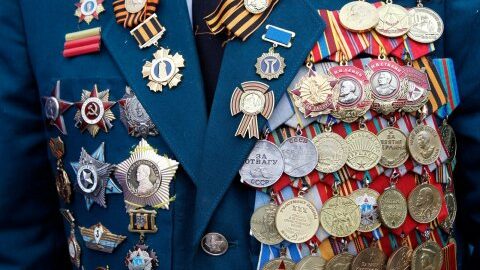 В Запорожье владелец антикварной лавки занимался контрабандой коллекционных наград
