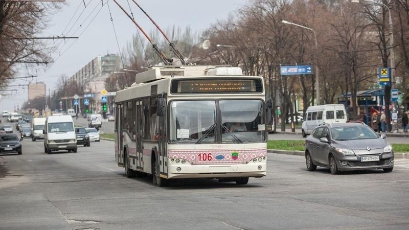 Жителям Запорожья грозит большой штраф за проезд в транспорте без спецпропуска