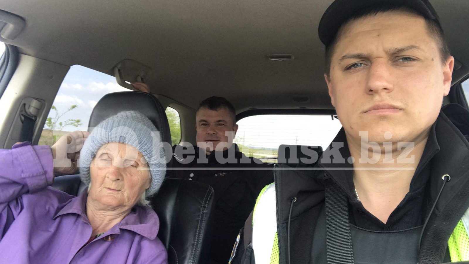 В Бердянську поліцейські повернули додому бабусю, яку розшукували три доби