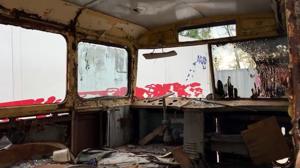 В Запорожье привезли троллейбус, который 30 лет назад развозил в Крыму туристов, — ВИДЕО