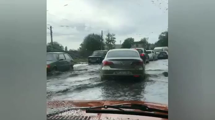 В Шевченковском районе после дождя началось наводнение, — ВИДЕО