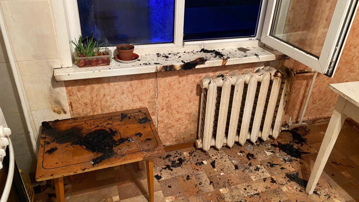 В Запорожской области соседи спасли детей, которые случайно подожгли занавеску в квартире, — ФОТО