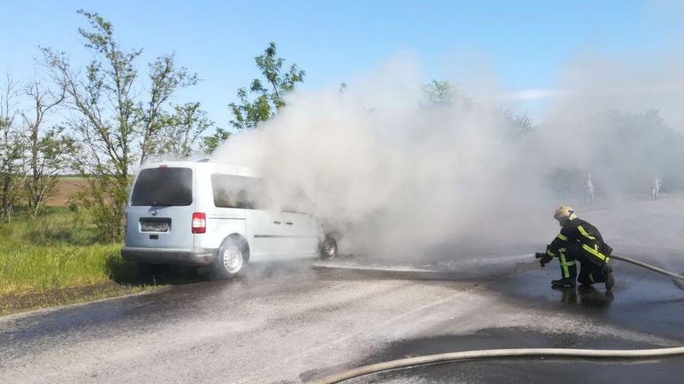 В Мелитопольском районе на трассе горело авто, — ФОТО