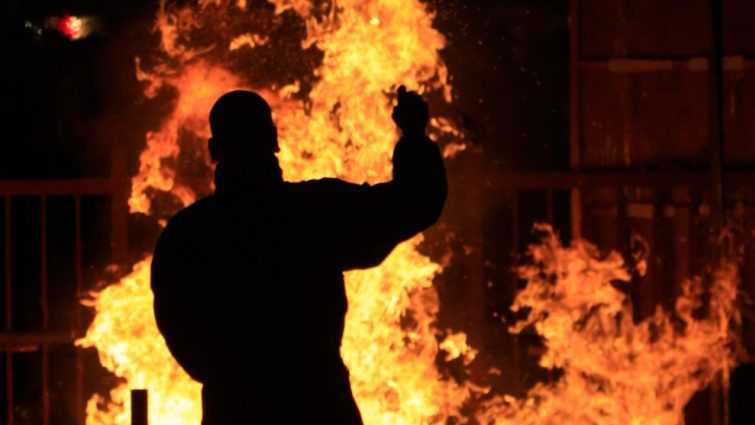 В Запорожской области мужчина облил себя бензином и поджег