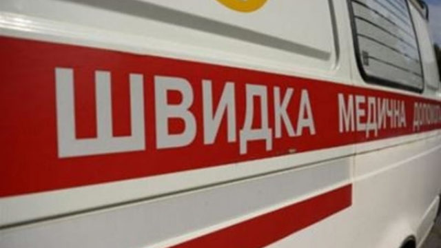 На курорті в Запорізькій області тракторист врізався в стовп: водій серйозно постраждав