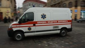В Запорізькій області за добу двоє пенсіонерів отримали травми, впавши з висоти
