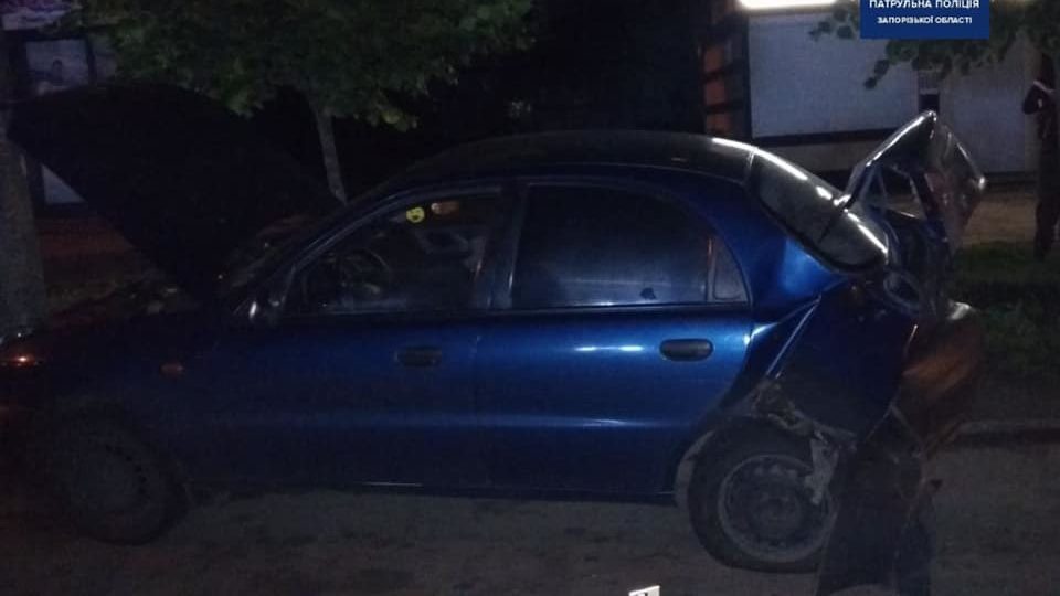 В Запорожье пьяный водитель иномарки протаранил другое авто и скрылся с места ДТП, – ФОТО
