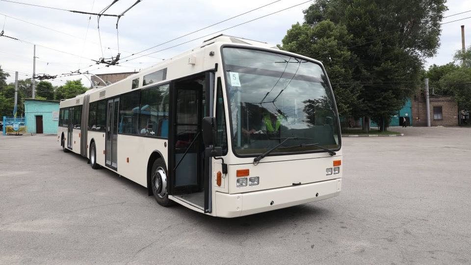 В Запорожье по маршрутам начнет курсировать новый европейский троллейбус-гармошка, – ФОТО