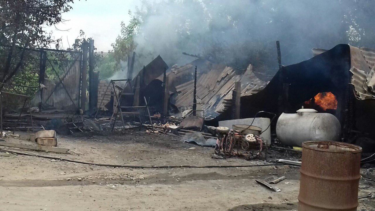 В Ореховском районе полностью сгорела часть частного дома