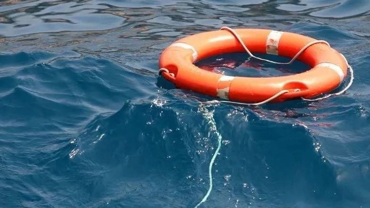 В Запорізькому районі рибалці стало погано: рятувальники по воді доправили його до медиків