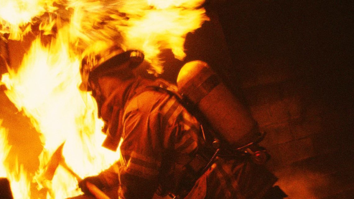 В Запорожской области произошел пожар, во время которого спасли мужчину
