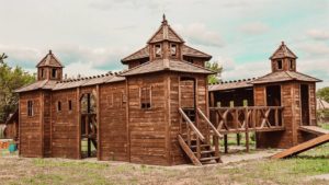 В Запорізькій області фермер власноруч побудував вражаючий дитячий майданчик, — ФОТО