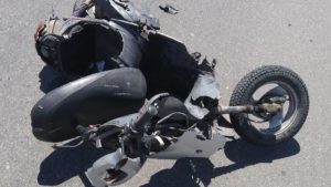 На трасі у Запорізькій області сталася смертельна ДТП: розбився водій мопеда, –  ФОТО