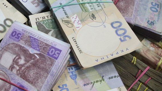 В запорожской области главный бухгалтер завысила себе зарплату и растратила 340 тысяч гривен из бюджета