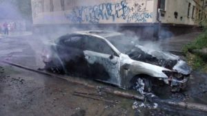 В центре Запорожья горел Lexus: ГСЧС-ники рассказали подробности, — ФОТО