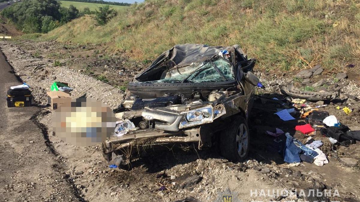 Під Запоріжжям 22-річний хлопець «під кайфом» розбив викрадений автомобіль: загинув пасажир, – ФОТО