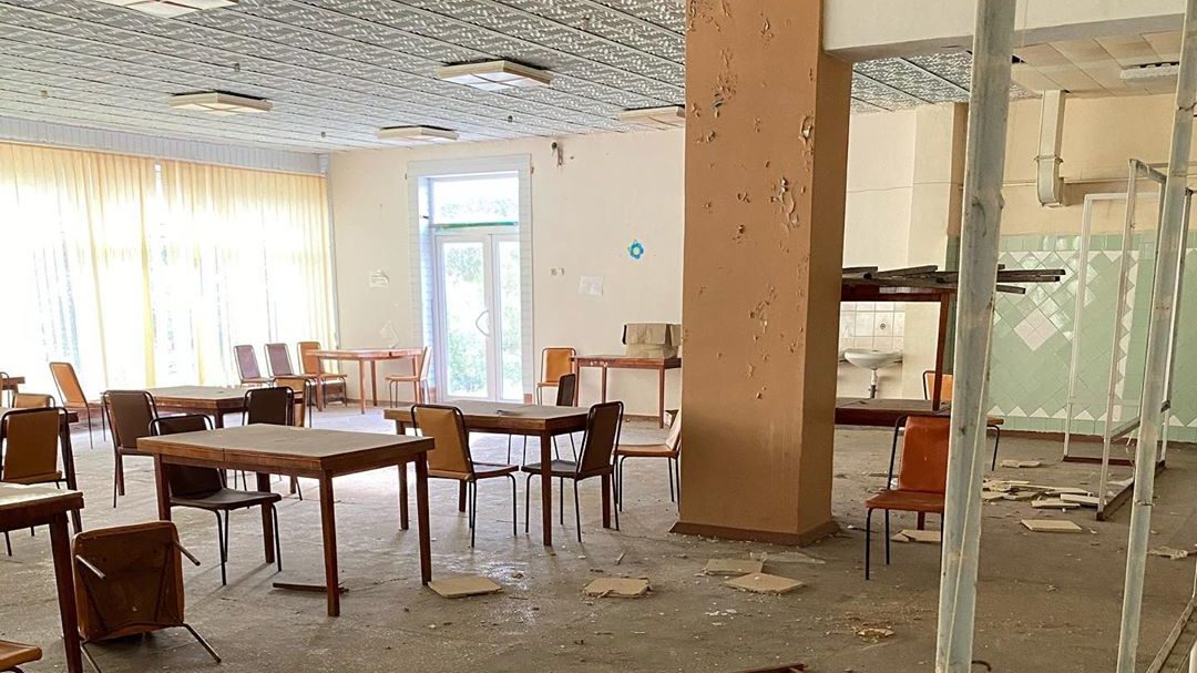 На курорте в Запорожской области нашли заброшенную базу отдыха, которую почти не тронули мародеры, — ФОТО