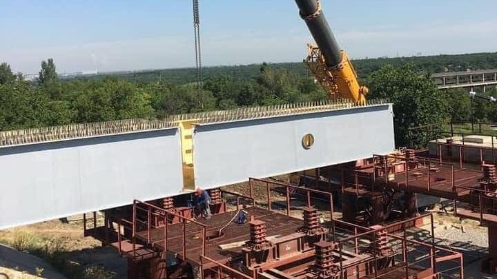 В Запорожье на мостах начали монтировать новые металлические балки, – ФОТОРЕПОРТАЖ