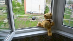 В Запорожье трехлетний мальчик упал с третьего этажа