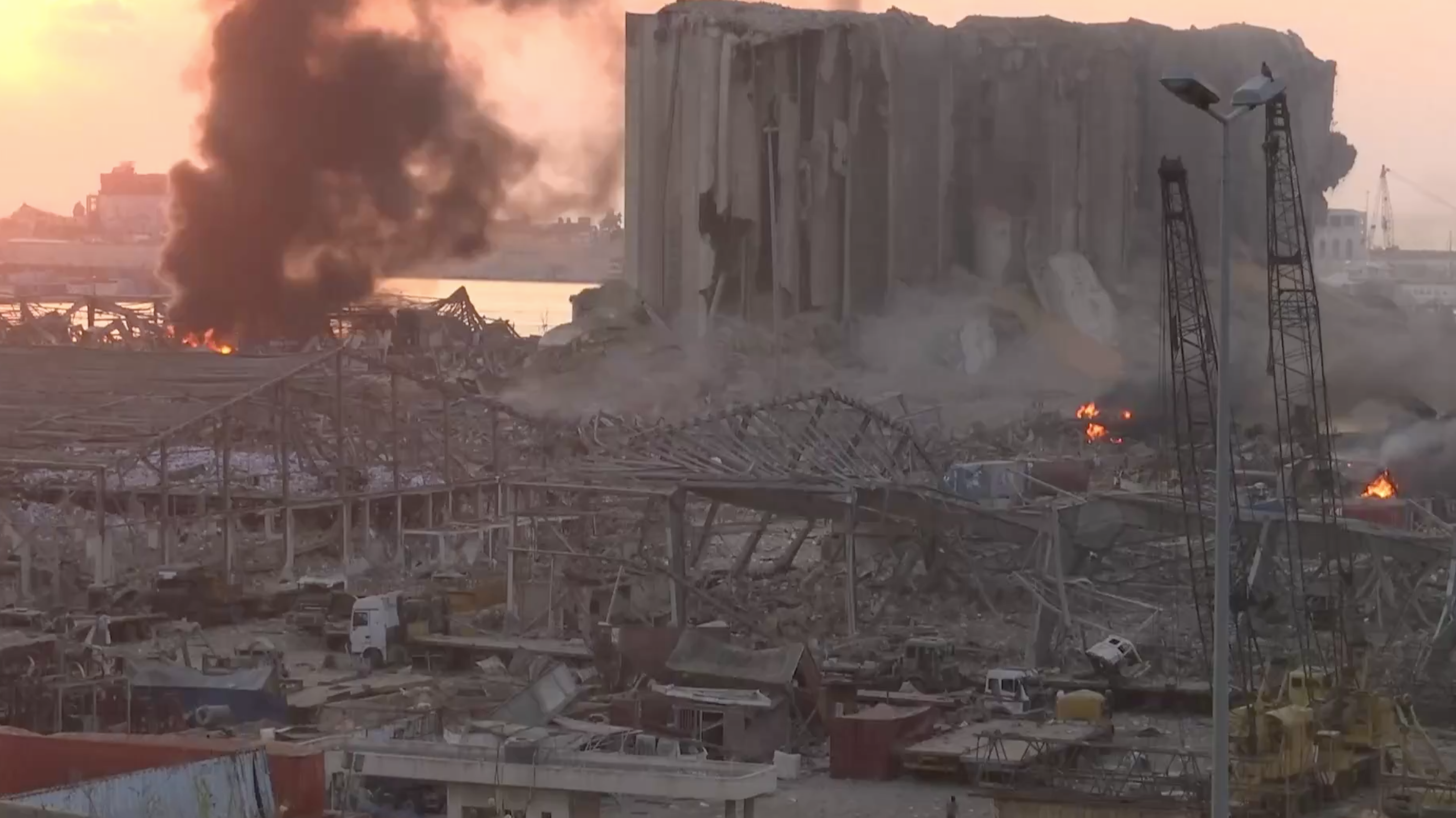В столице Ливана прогремел мощный взрыв, – ВИДЕО
