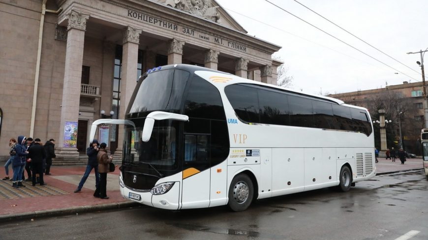 В Запорожье автобус для областной филармонии купили по значительно завышенной стоимости: началось расследование
