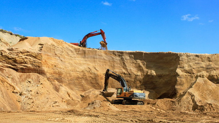 В Запорожской области из карьера пытались незаконно вывезти десятки тонн песка