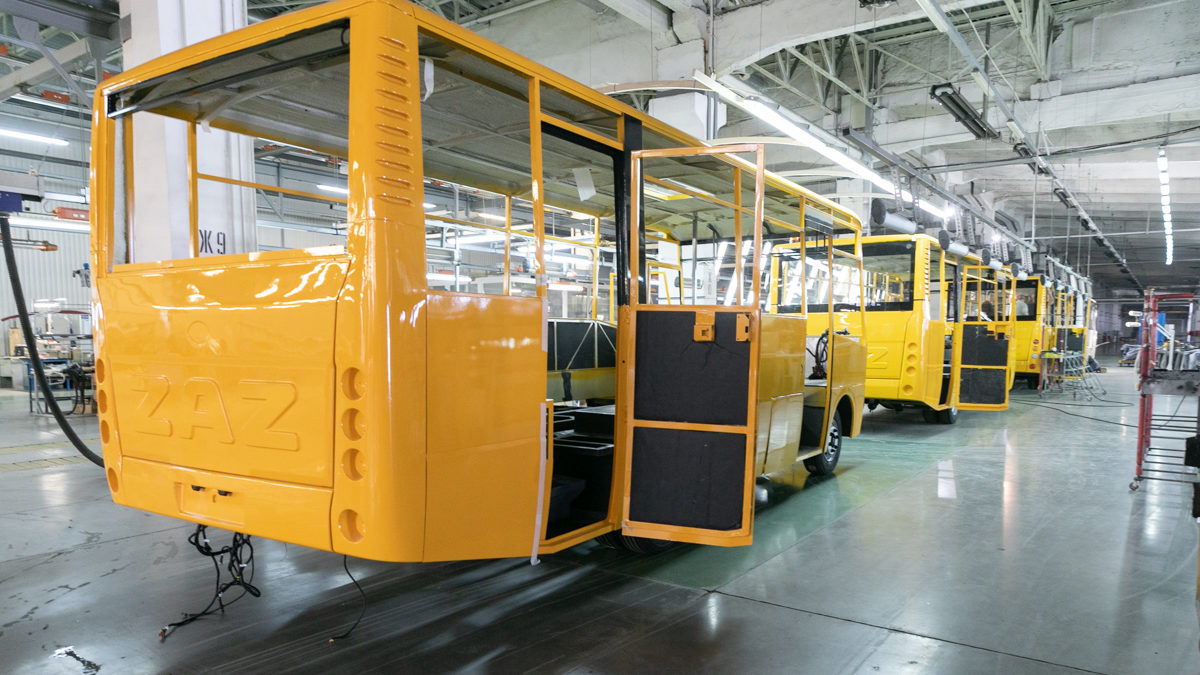 На Запорожском автозаводе показали, как собирают новые школьные автобусы собственного производства, – ФОТОРЕПОРТАЖ