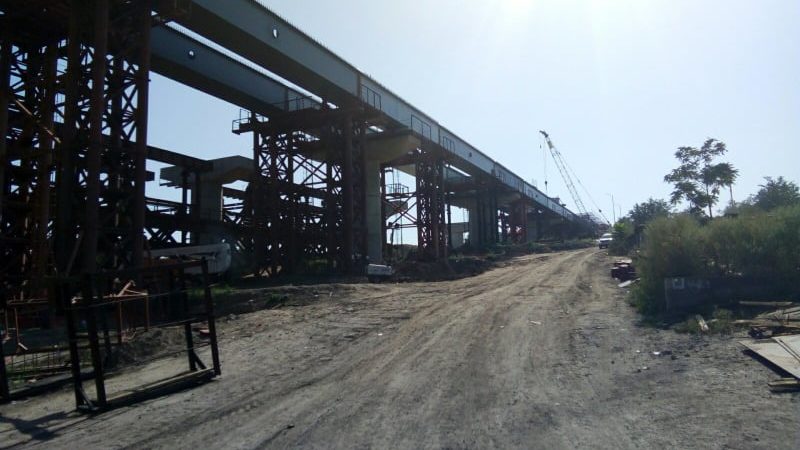 В Запорожье закончили монтаж металлической основы моста с Хортицы на Бабурку: начались бетонные работы, – ФОТО