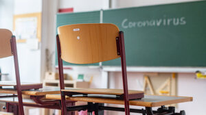 В Запорожской области отстранили от работы 584 невакцинированных педагогов