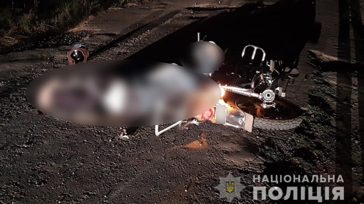 В Запорожской области из-за ямы на дороге насмерть разбился пенсионер на мопеде, – ФОТО