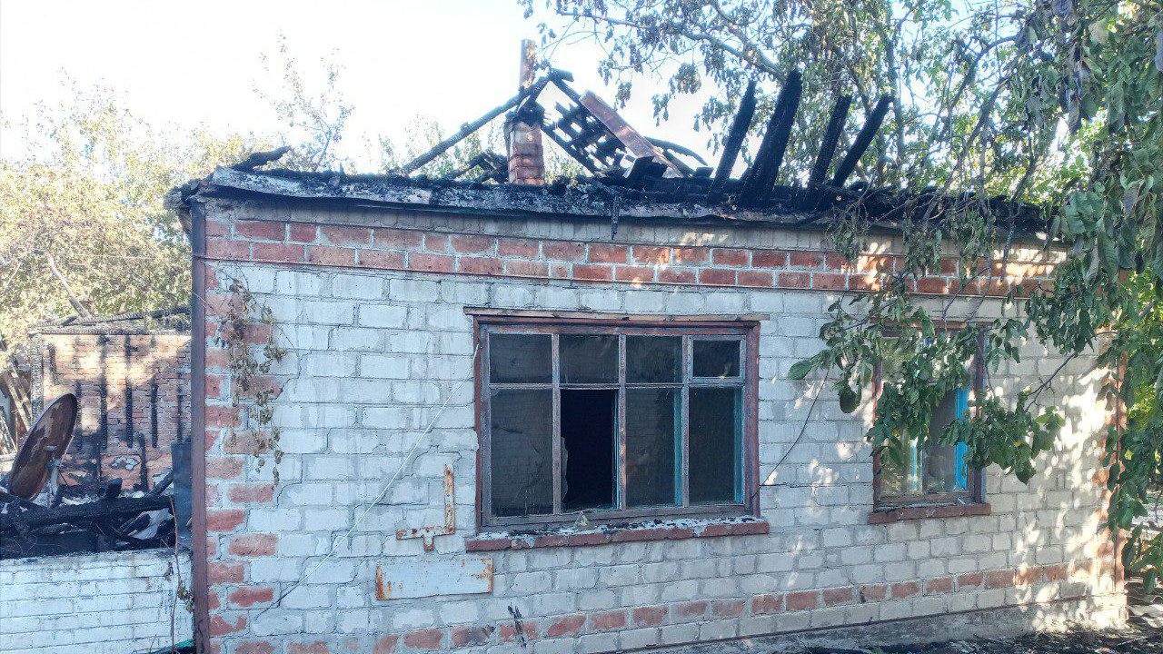 Под Запорожьем в пожаре в собственном доме погибла женщина