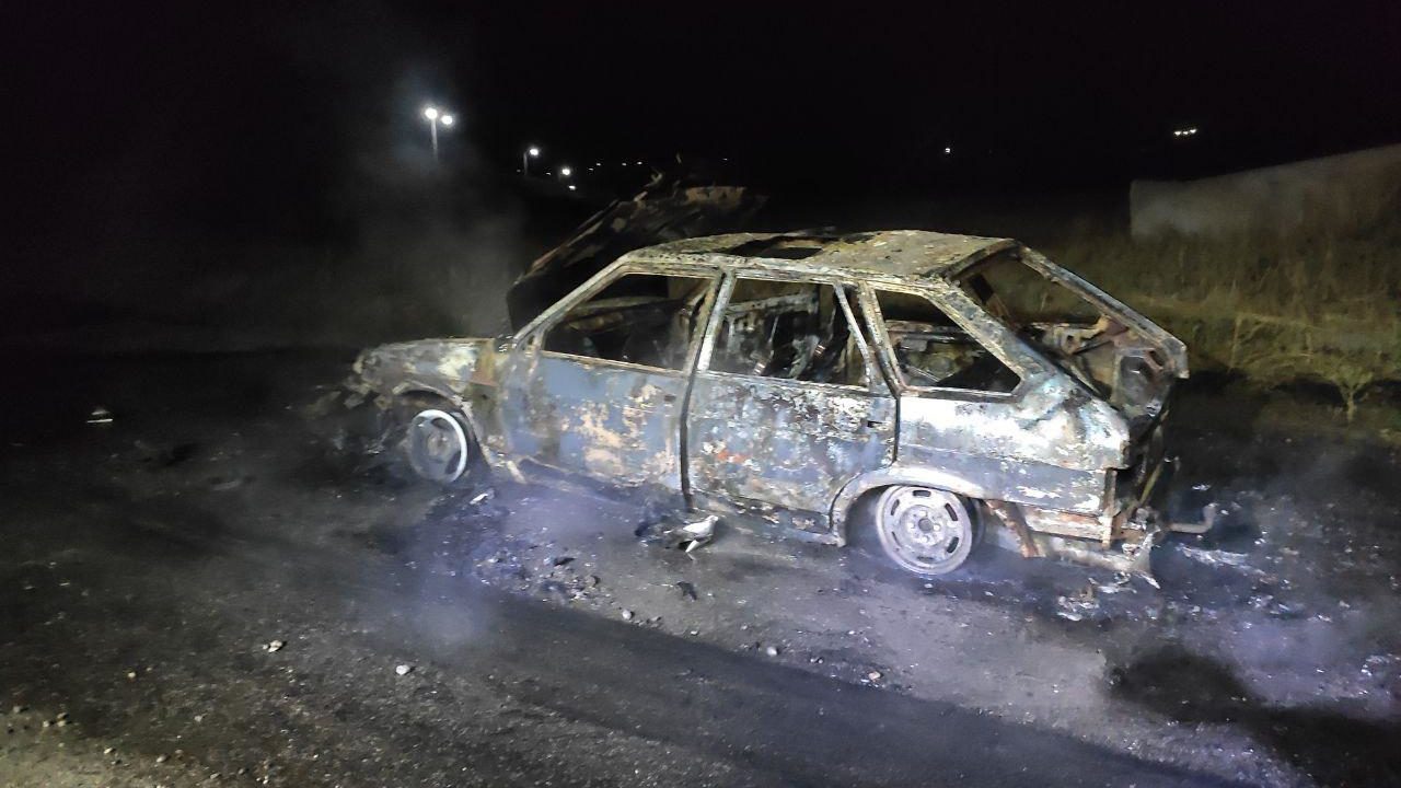 В Запорожской области возле остановки транспорта сгорел автомобиль, – ФОТО  