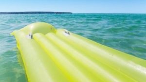 На запорожском курортном побережье троих женщин унесло в открытое море