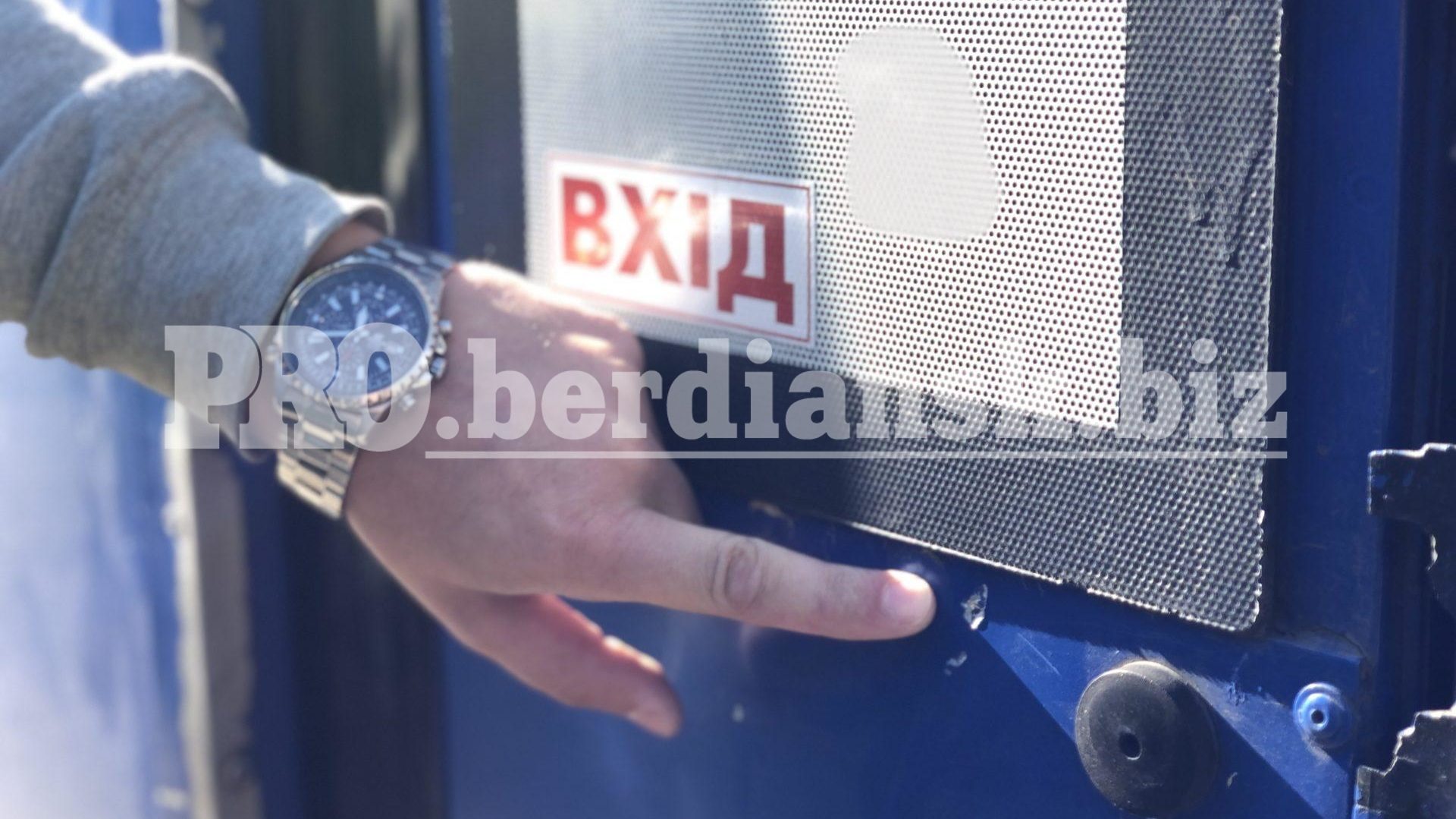 Полиция ведет расследование по факту обстрела маршруток в Бердянске, — ФОТО