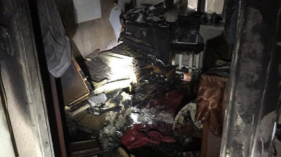 В запорожской многоэтажке по неизвестным причинам произошел пожар: погиб пожилой мужчина
