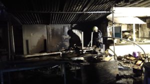 В одном из районов Запорожья сгорели торговые киоски, — ФОТО
