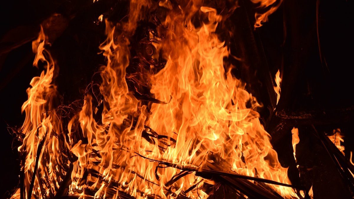 В Запорожье в пожаре погиб пожилой мужчина